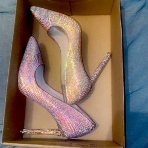 Diamond hella slightly worn in great condition.